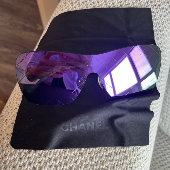 Chanel shield quilted glasses - Picture 4 of 9